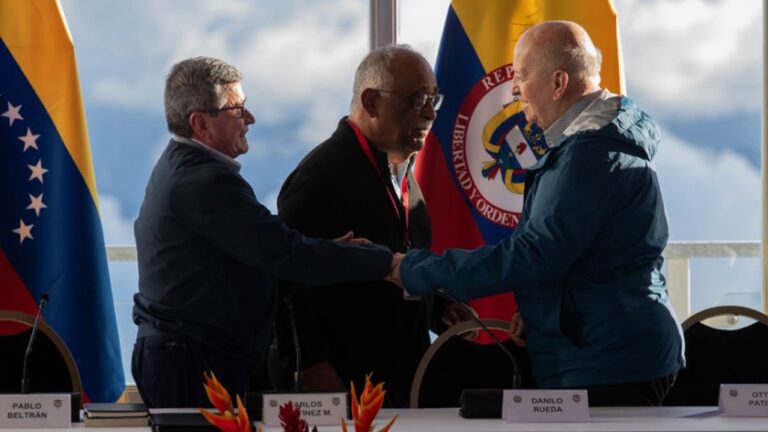 El Gobierno de Colombia y el ELN retoman las negociaciones de paz