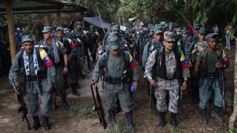 La disidencia de las FARC advierte: suspender la tregua «desatará la guerra»