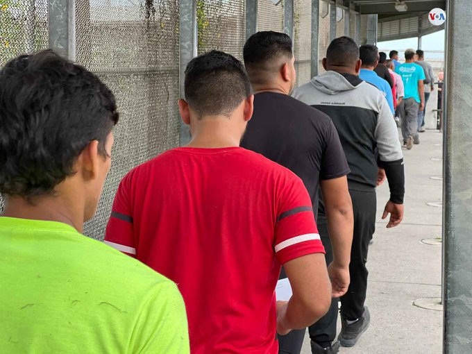 Cientos de migrantes venezolanos fueron expulsados desde Texas (VÍDEO)