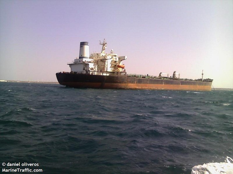 Encuentran muerto a presunto chatarrero en buque tanquero desincorporado de Amuay