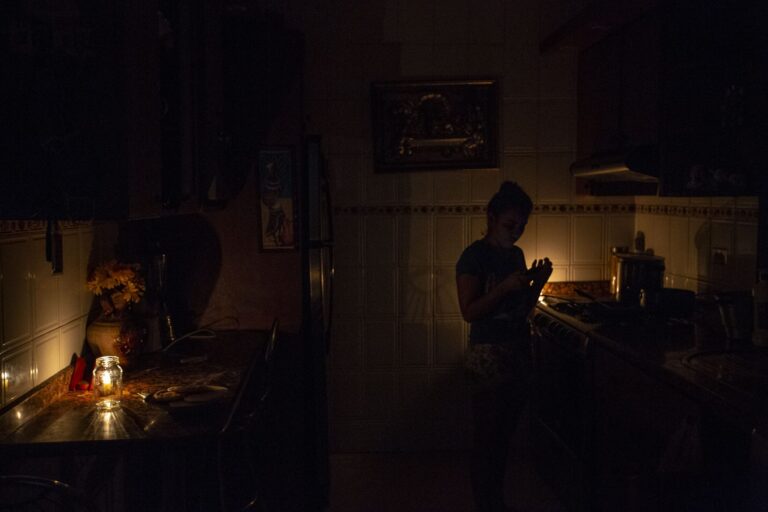 Hasta tres apagones en un día: Varias zonas de Punto Fijo se quedaron sin electricidad