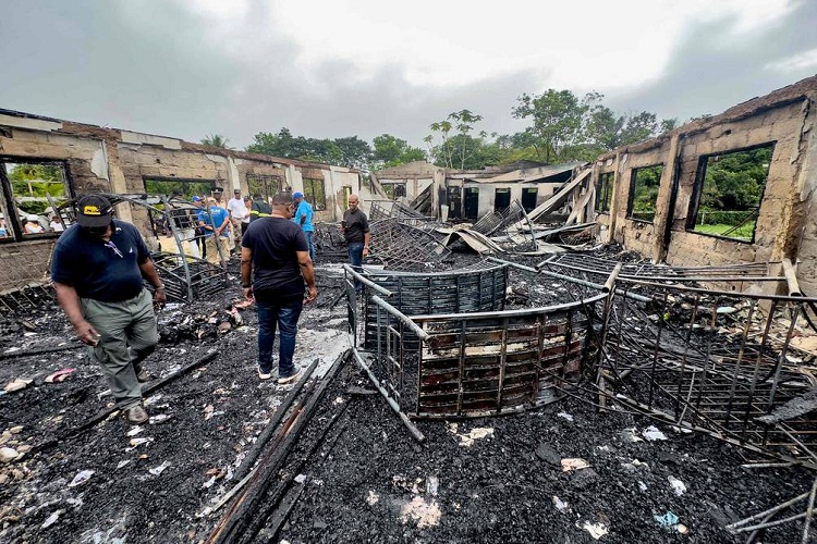 Incendio en escuela de Guyana se inició maliciosamente, según Jefe de bomberos