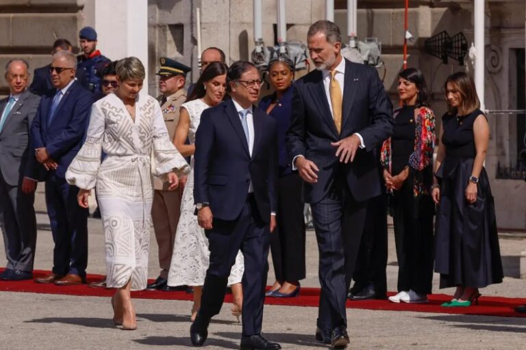 Los reyes de España reciben con honores a Gustavo Petro en su visita de Estado