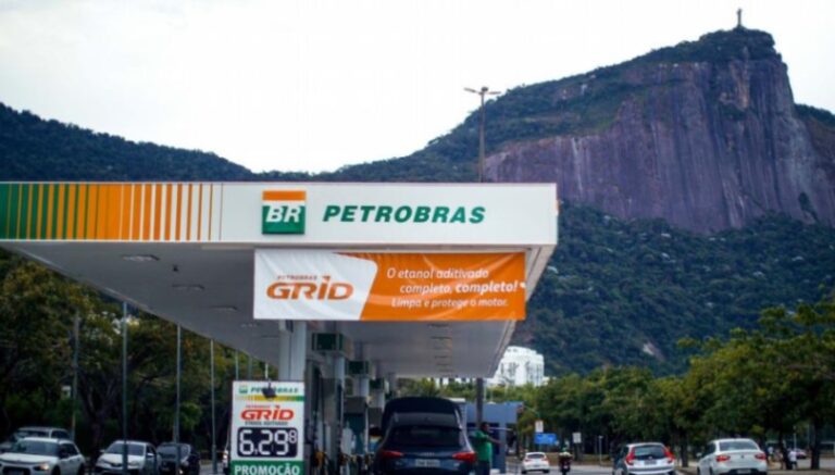 Petrobras baja los precios de la  gasolina y el diésel en Brasil
