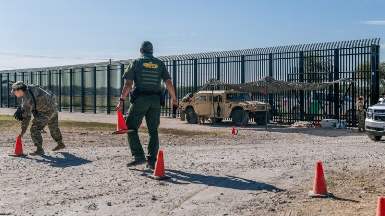 Texas despliega fuerza especial en la frontera para frenar previsible oleada de inmigrantes
