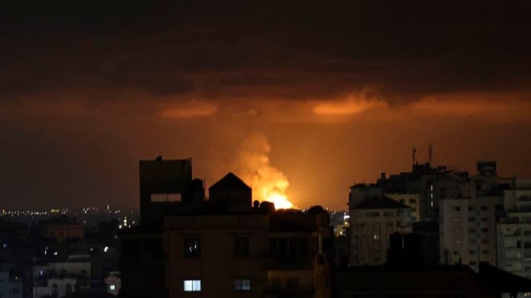 Ataques israelíes en Gaza dejan 13 muertos, incluidos tres jefes de la Yihad Islámica