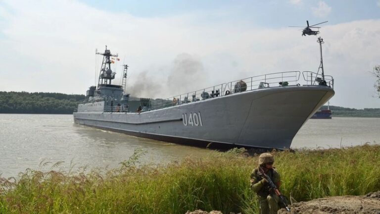Rusia afirma que destruyó el «último buque de guerra» de Ucrania