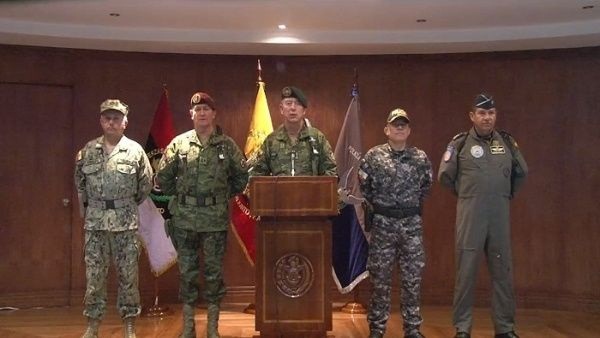 Fuerzas Armadas de Ecuador respaldan disolución del Parlamento