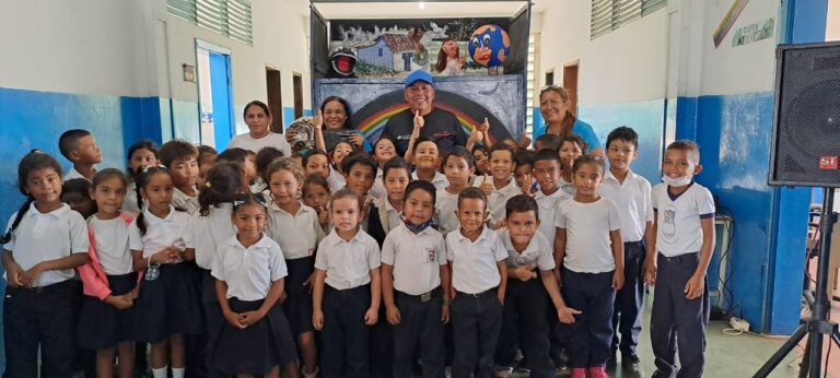 Estudiantes de la escuela «Santiago María Davalillo» de Punta Cardón recibieron orientación sobre reciclaje y recolección de basura
