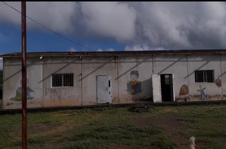Recomiendan cerrar escuela Los Llanitos de Moruy por deterioro en el techo