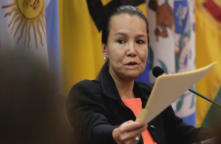 Linda Loaiza renuncia a la Unimet tras condecoración al tío de su agresor