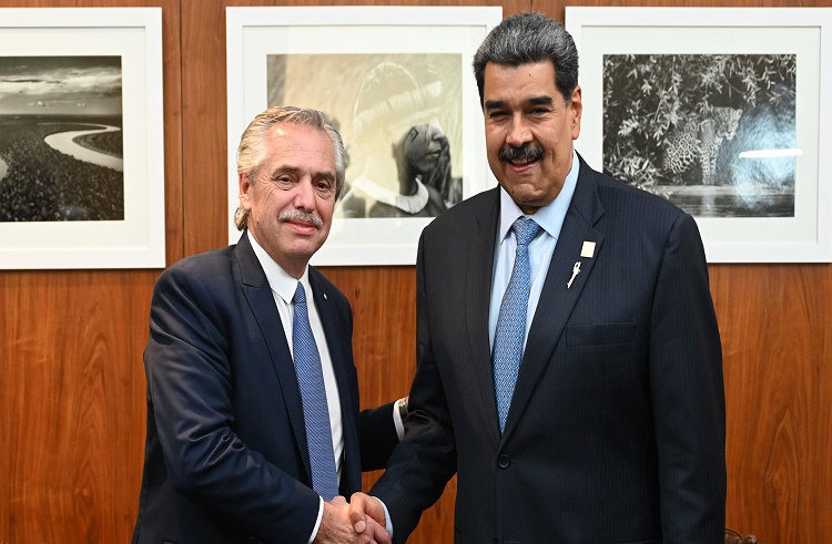 Alberto Fernández se reúne con Maduro y exige el fin de sanciones contra Venezuela