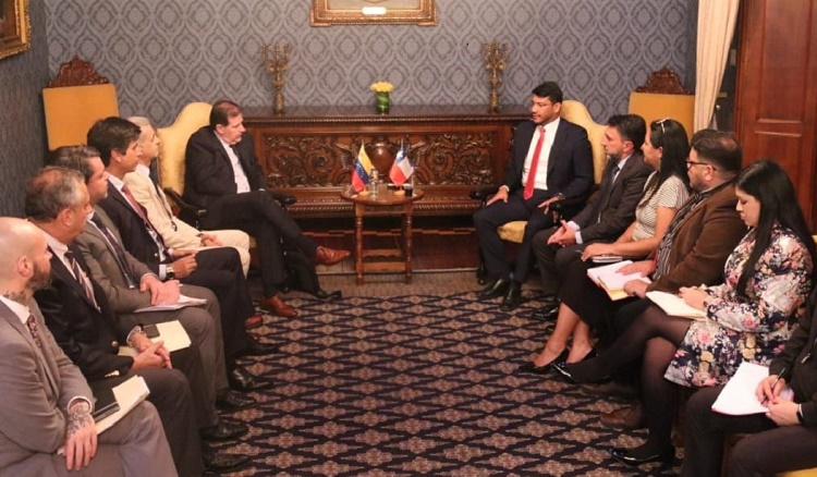 Venezuela recibió a una delegación de Chile: abordarán “temas de interés binacional”