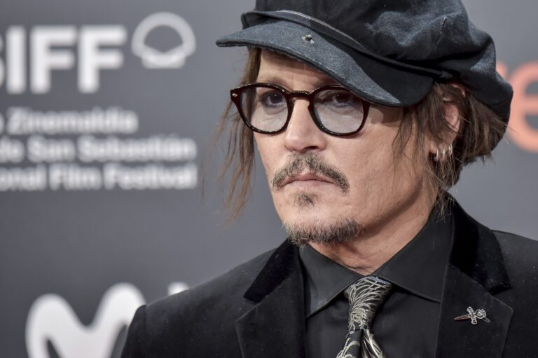 Johnny Depp firma un contrato millonario con Dior