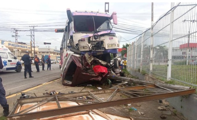 Accidente de tránsito en Cagua dejó tres fallecidos y ocho heridos