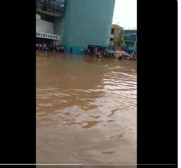 Maracaibo y San Francisco inundados por lluvias
