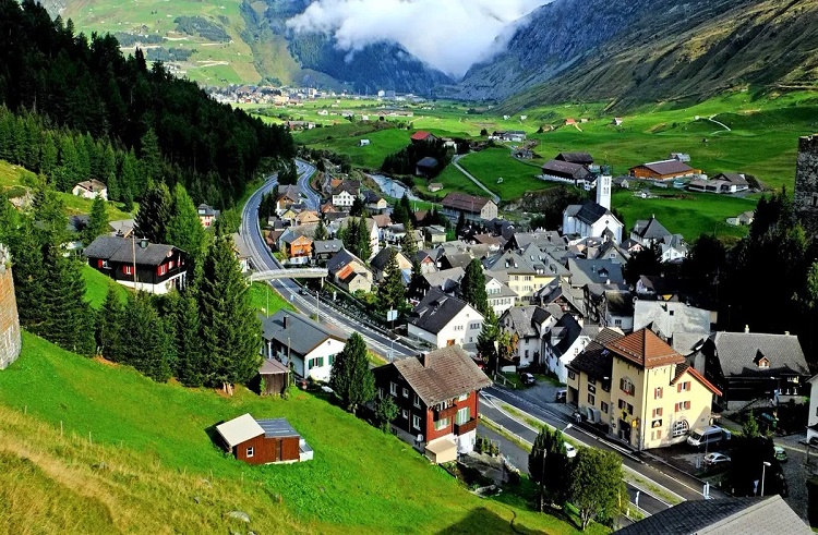 Suiza ofrece 70.000 euros para quienes se muden a uno de sus pueblos