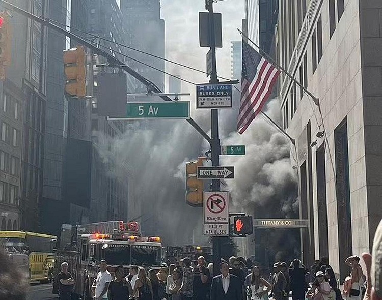 Falla eléctrica causa incendio en edificio de Tiffany & Co. en Nueva York