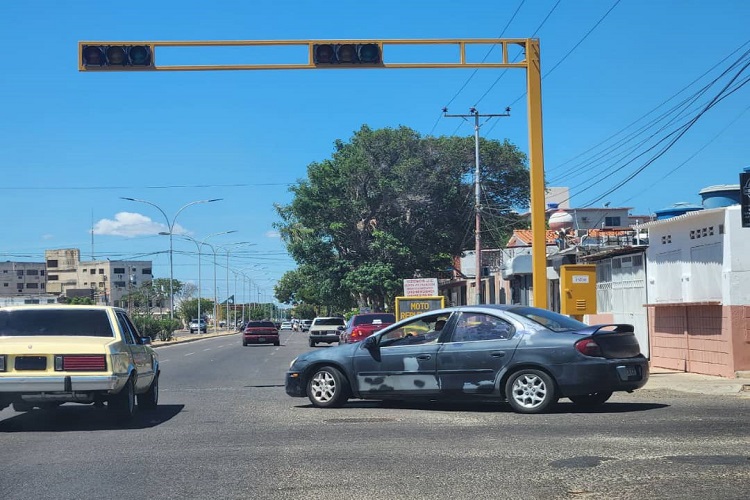 Luis Marcano: Semáforos dañados ponen en riesgo vida de conductores de Punto Fijo