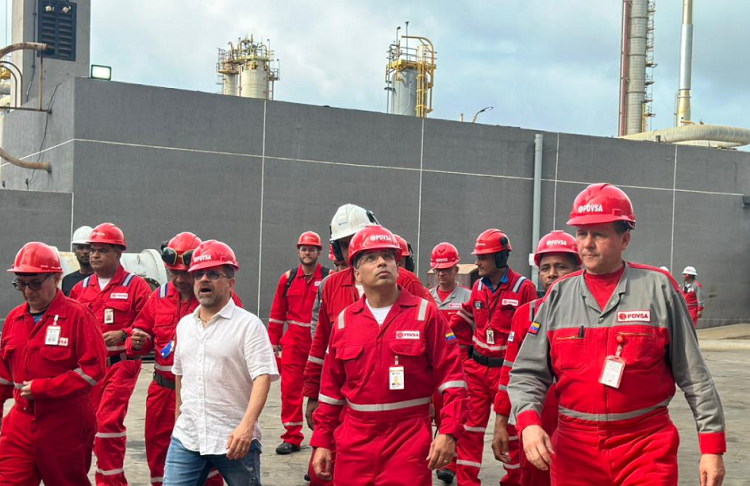 Presidente de PDVSA inspecciona refinerías del país
