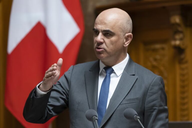 El presidente suizo anuncia que abandona el cargo a finales de 2023