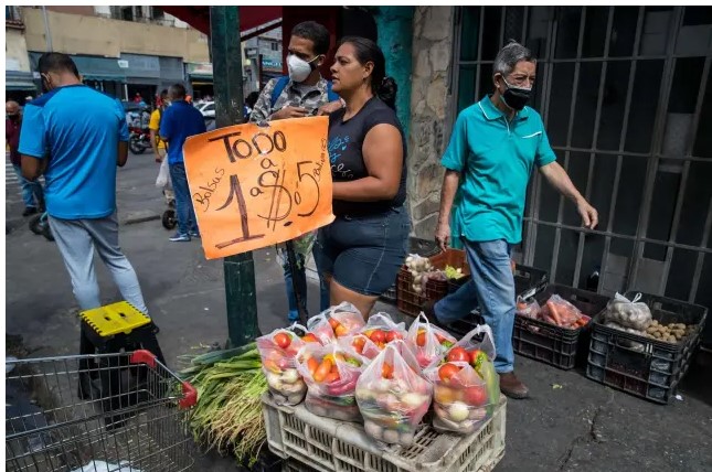 Encuesta revela que 62% de los jóvenes venezolanos tienen dos trabajos