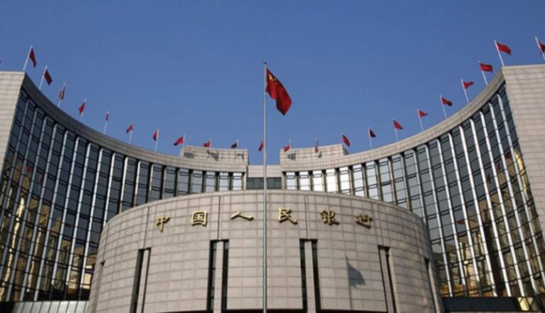 Banco central de China reduce tipo de interés clave para impulsar economía
