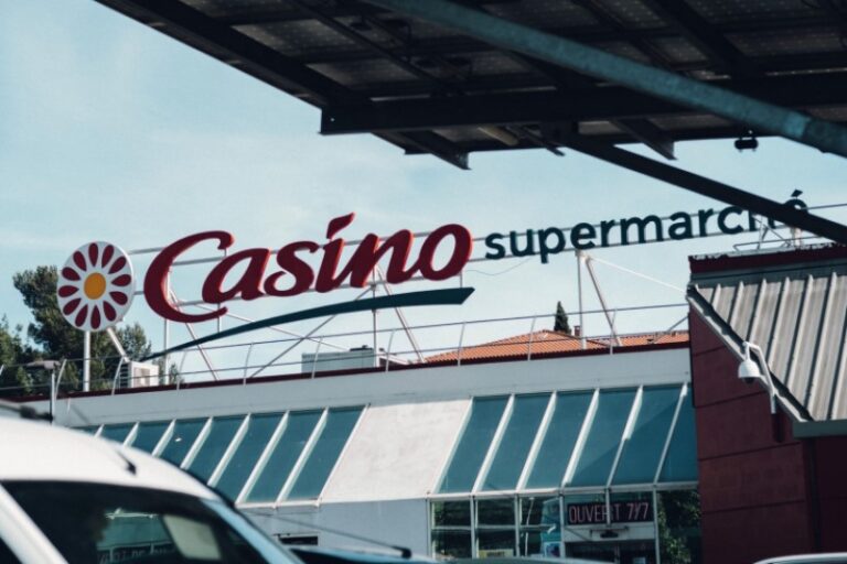 El grupo francés Casino quiere vender sus supermercados en Sudamérica