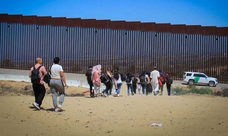 Más de 12.500 migrantes que llegaron a Estados Unidos por la frontera fueron deportados
