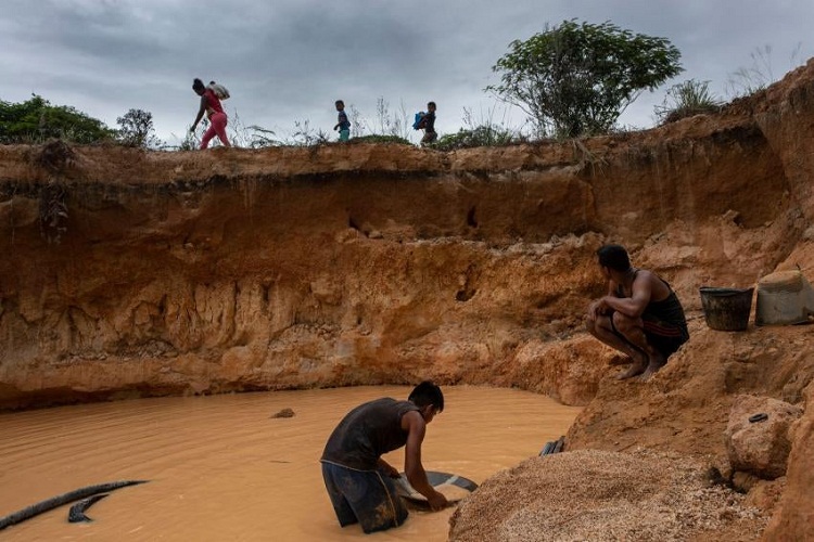 Asciende a 13 cifra de fallecidos en derrumbe de mina en El Callao