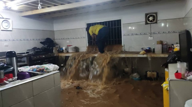 Fuertes lluvias inundaron Guanare (VÍDEO)