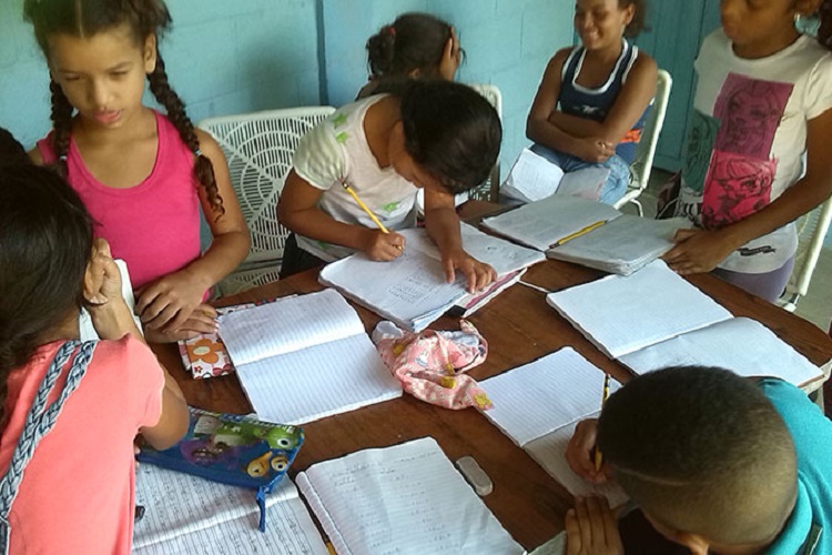 Tareas dirigidas aumentan en Paraguaná ante la crisis de la educación venezolana