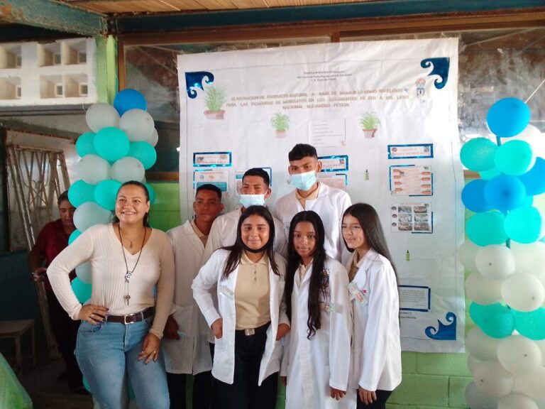 Estudiantes del Liceo Nacional “Alejandro Petión” presentan proyectos científicos