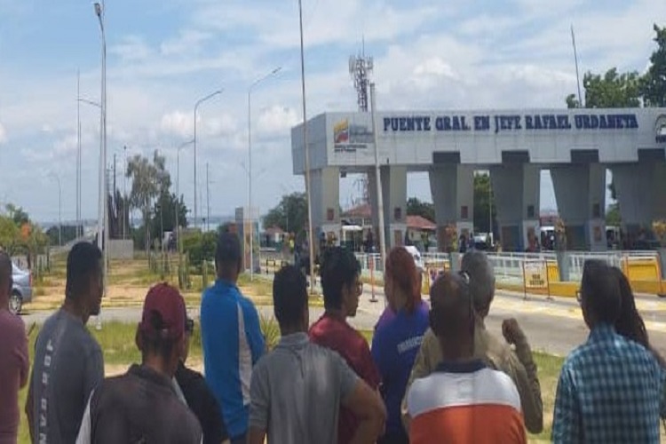 Más de 12 horas: Aún persiste la tranca en el Puente sobre el Lago de Maracaibo por los yukpas