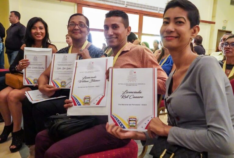 Periodistas fueron homenajeados en sesión mancomunada en Los Taques