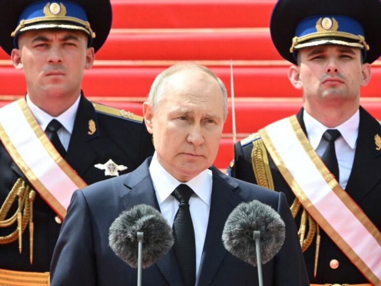 Putin da las gracias a soldados que impidieron una «guerra civil» en Rusia