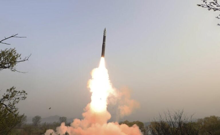 Corea del Norte promete enviar «correctamente» su satélite espía muy pronto
