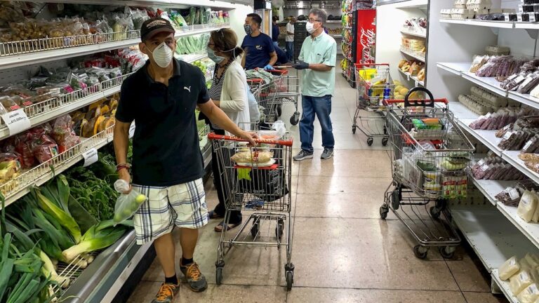Venezolanos necesitan 108 salarios mínimos para comprar la canasta alimentaria familiar