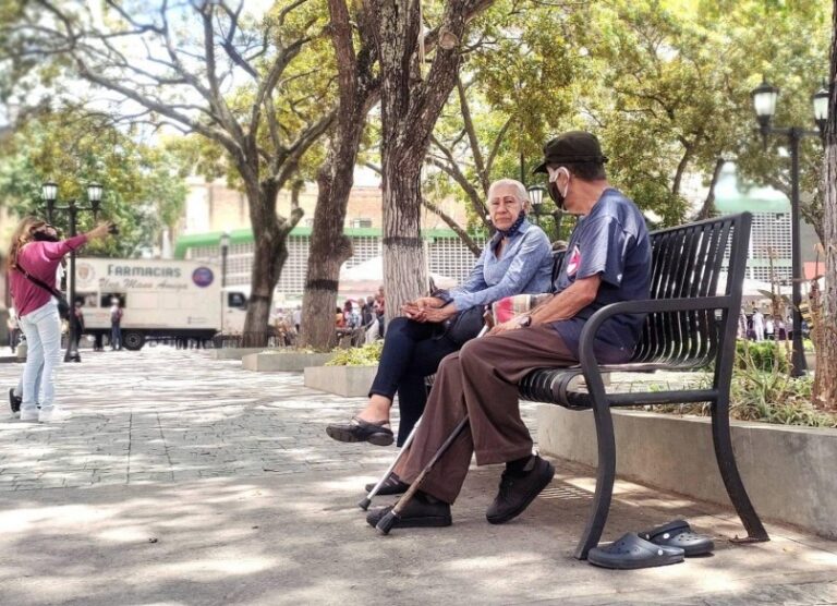 Nueva ordenanza en Caracas contempla asistencia a adultos mayores abandonados