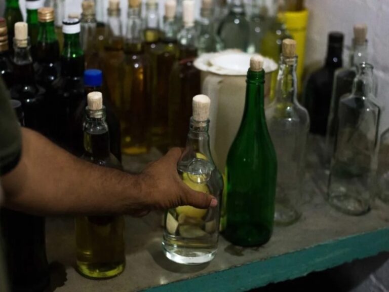 Quince personas mueren en Irán tras beber alcohol adulterado