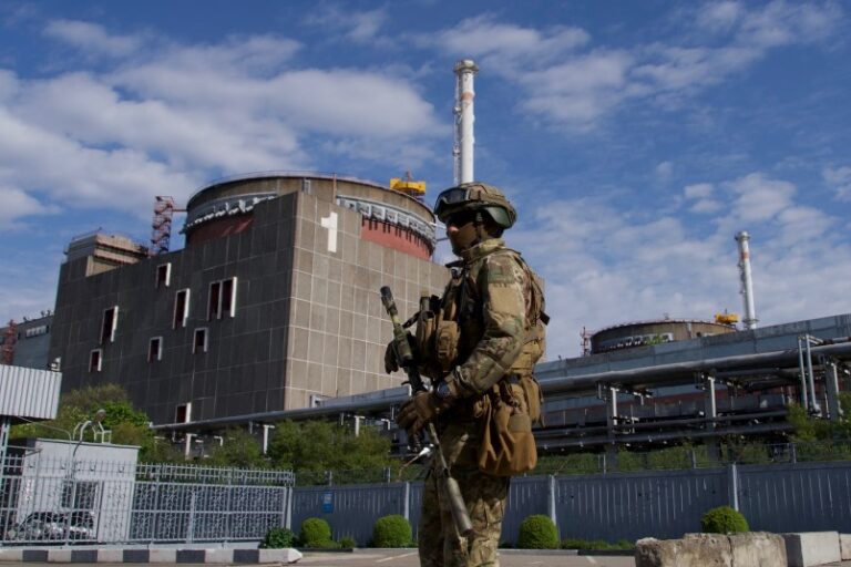 Zelenski acusa a Rusia de preparar «un atentado terrorista» en la central nuclear ocupada