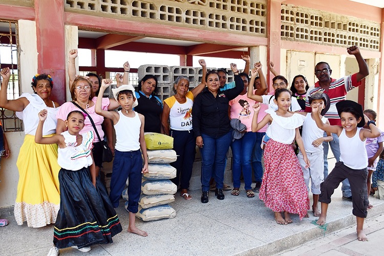 Escuela Los Rosales de Punta Cardón recibe donativo para reconstrucción del comedor 