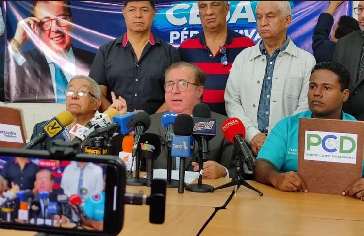 Pérez Vivas formalizó su candidatura a la primaria y exigió un pacto político entre los candidatos