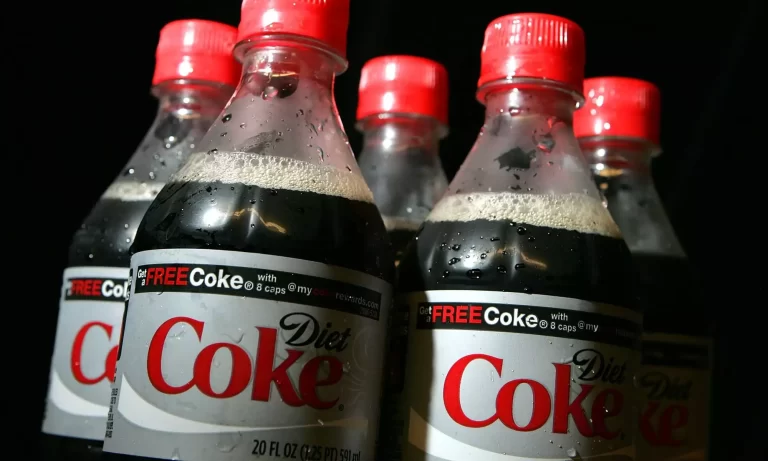 Un edulcorante artifical utilizado en la Coca-Cola Diet podría ser cancerígeno, según un informe que publicará la OMS