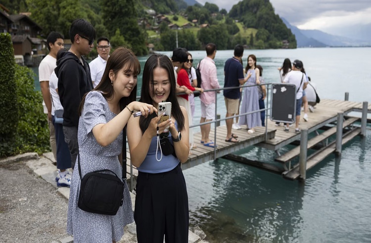 Serie de Netflix surcoreana tiene «invadido» de turistas a un pueblo suizo