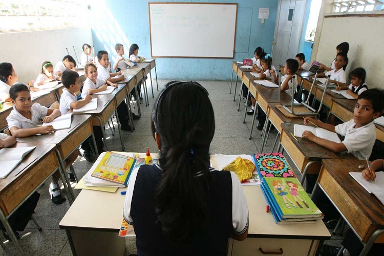 En un 92,87 % cayó el sueldo de los  docentes, según Cendas