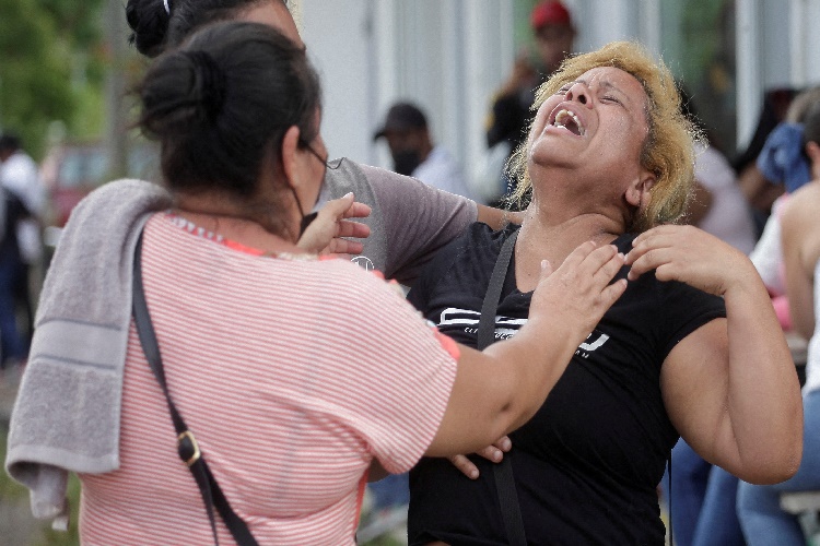 Honduras: mueren 46 reclusas «calcinadas y tiroteadas» dentro de una cárcel