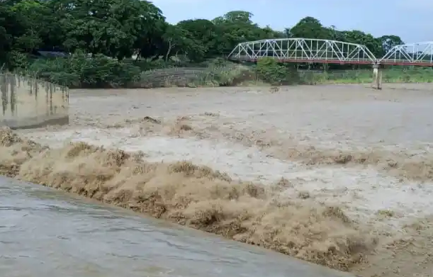 Río Santo Domingo de Barinas superó los dos metros de altura