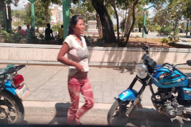 ¡Con moto y todo! Yukpas se instalan en la plaza Bolívar de Maracaibo (+Video)