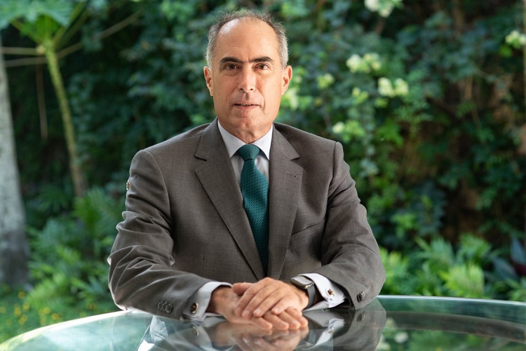 Roberto Picón renuncia a su cargo como rector del CNE